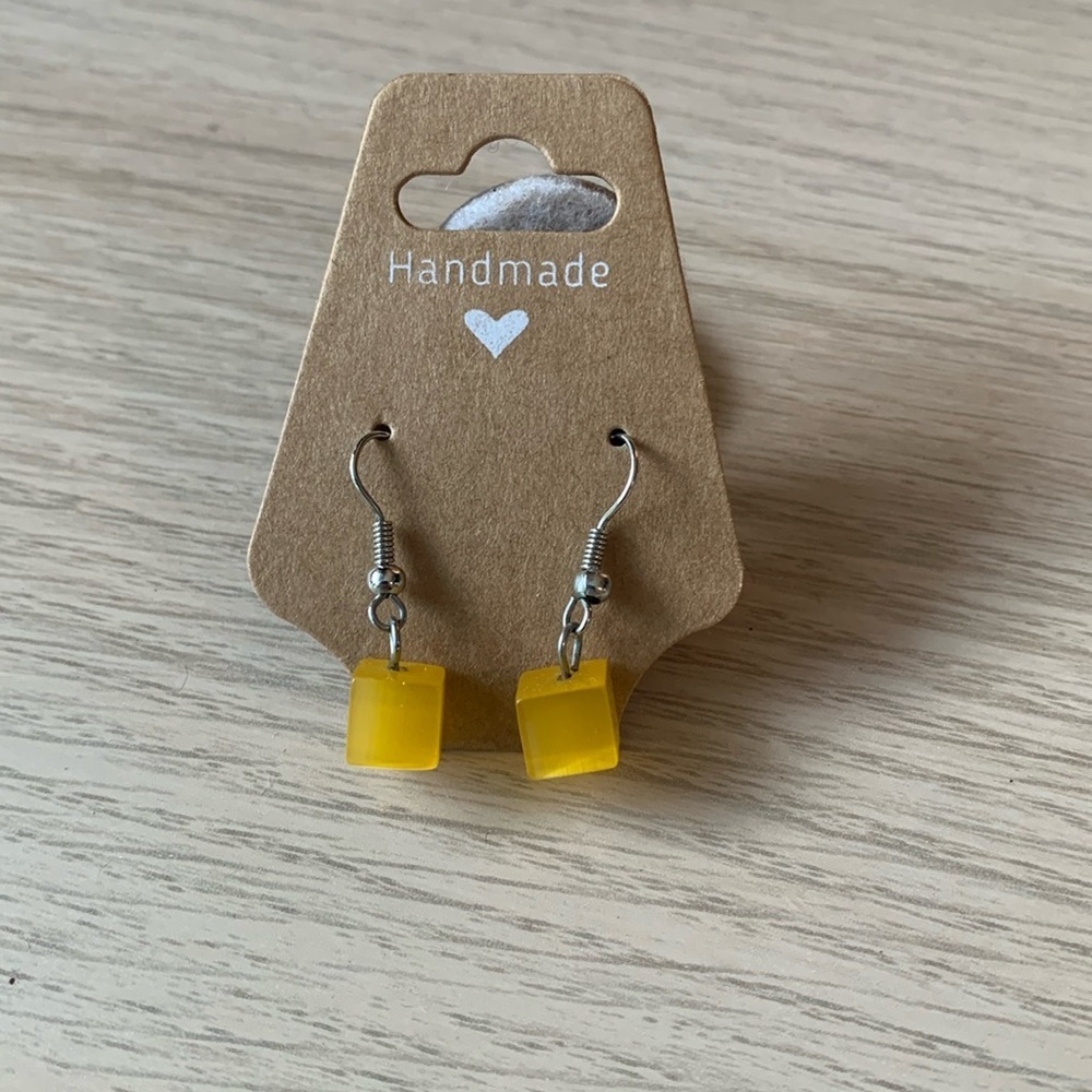 ⭐️ 5 for 20$! ⭐️ Yellow cube earrings.